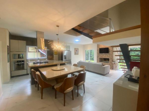 HOSTYN Casa Manancial -4 suítes e natureza próxima ao Capivari